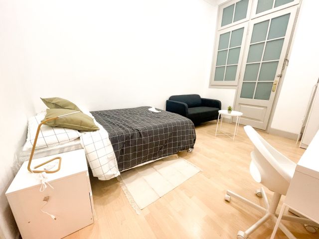Spain furnished Room in Catalonia, Barcelona