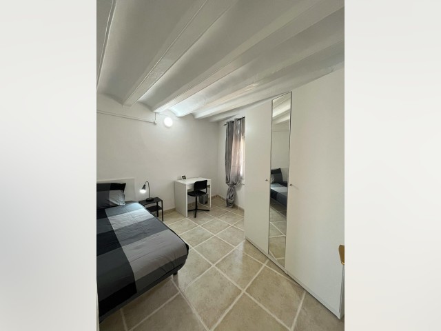 Spain furnished Room in Catalonia, Barcelona